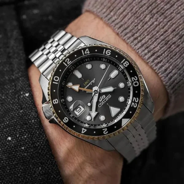 Seiko 5 Sports GMT SSK021K1 - Edition spéciale U.S. – Image 4