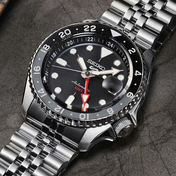 Seiko 5 Sports GMT SSK001K1 - Bruce Wayne – Image 3